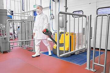 Personnel hygiene station with PROFILGATE wheel cleaning Meat and sausage company (Perwenitz, Germany | Mohn GmbH