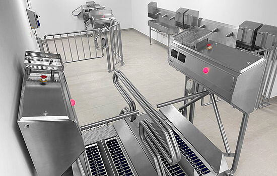 Hygiene station in the dairy industry