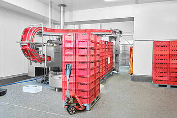 Automatisierte Reinigung und Abblasung von E1-, E2- und E3-Euronormbehältern im Durchlaufverfahren – Bilder zum Vergrößern bitte anklicken. | Mohn GmbH