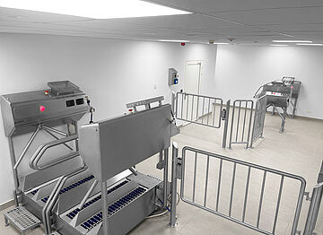 Personnel hygiene station in the dairy industry | Mohn GmbH