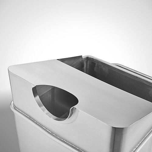 Detail: Pouring funnel of lifting + feeding trolley