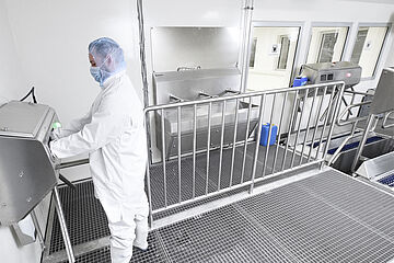 Staff hygiene station in the social and changing room area before access to the production line | Mohn GmbH