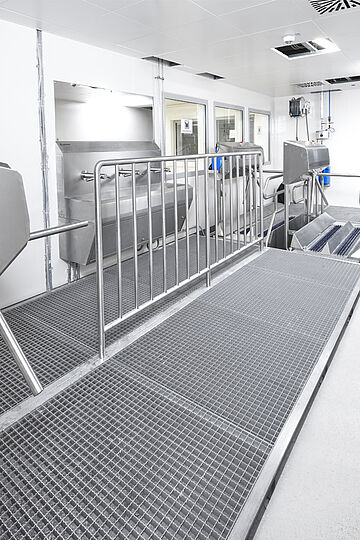 Staff hygiene station in the social and changing room area before access to the production line | Mohn GmbH
