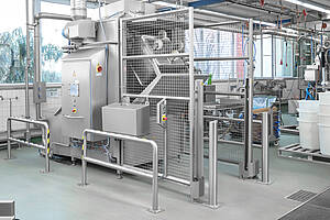 Cabin washing system type KWA-300, side view loaded with 200-liter standard trolley, ID no. 22-61820 