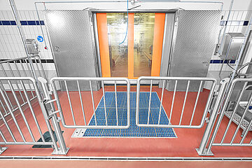 Personnel hygiene station with PROFILGATE wheel cleaning Meat and sausage company (Perwenitz, Germany | Mohn GmbH