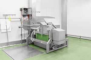 Swing-Loader für Großboxen mit spezieller Schütte zur Beschickung von Hub- und Beschickungswagen (Normwagen) 