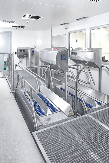 Staff hygiene station in the social and changing room area before access to the production line | Mohn GmbH