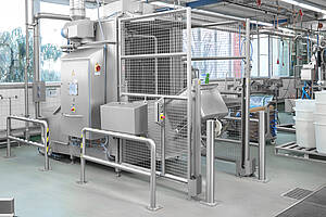 Cabin washing system type KWA-300, side view loaded with 200-liter standard trolley, ID no. 22-61820 