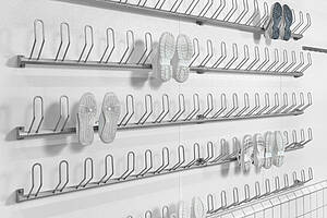 Detailansicht: Schuh-/Cloghalterleisten zur Wandmontage Typ SC-W 5-Paar 
