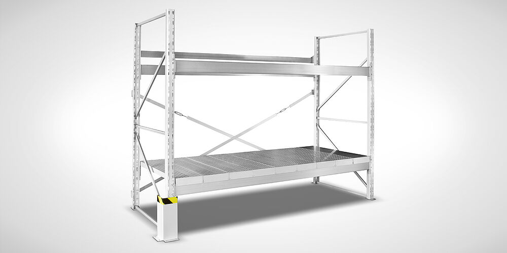 Palettenregalsystem aus Edelstahl mit gelochten Auflagepaneelen und Anfahrschutz Typ PRS-110