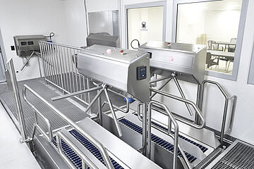Staff hygiene station in the social and changing room area before access to the production line | Mohn GmbH