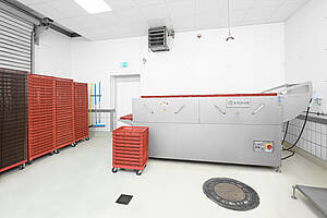 Durchlauf-Waschanlage mit Abblasung für bis zu 160 Euronormbehälter, ID 24-61554