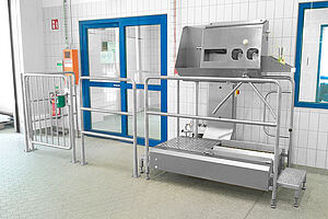 Personal-Hygieneschleuse Typ Check-In-Station III Ecoline mit Fluchtweg-Tor und Geländer, ID 14-62195 