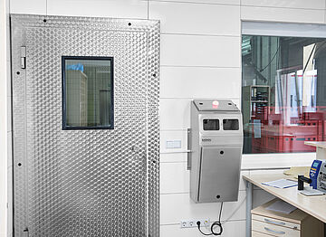 Personnel hygiene station in slaughterhouse and cutting plant for pigs (meat products industry) | Mohn GmbH