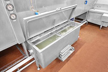 DLWA 1200-3T/2+ PAL BS4H industrial washing system for cleaning and drying Euro-standard containers and H1 plastic pallets | Mohn GmbH