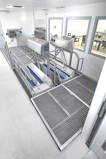 Staff hygiene station in the social and changing room area before access to the production line | Mohn GmbH