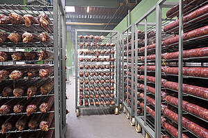 Wurstliegewagen mit hygienisch gebogenen Edelstahl-Rundgittersatten zum Räuchern von Wurstkalibern 