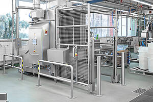 Cabin washing system type KWA-300, side view loaded with 200-liter standard trolley, ID no. 22-61820 