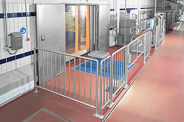Personnel hygiene station with PROFILGATE wheel cleaning Meat and sausage company (Perwenitz, Germany | Mohn GmbH