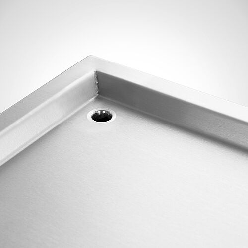 Detail: Arbeitsplatte mit Ablauföffnung