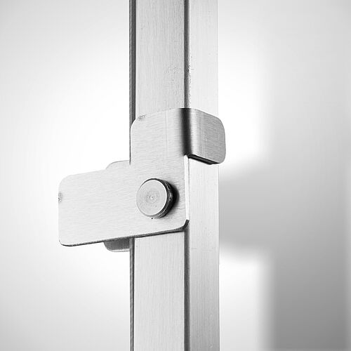 Detail: Rotary hinge made of stainless steel - closed 