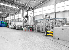 Pass-trough washing machine for big boxes in company Bioceval, Cuxhaven-Germany, ID 20-61969 