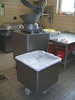 Container trolley with PP-nonwoven fabric cover in bakery