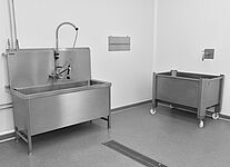Parts washing station Type TW-S in a fish smoke house manufactory, ID 20-64606 