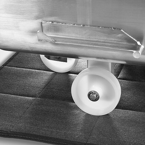 Trafficable disinfection mat for wheel disinfection 