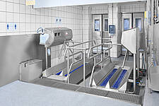 Floor-level respectively flush-floor installation of force-guided staff hygiene stations (sluice) with hand disinfection and sole cleaning 