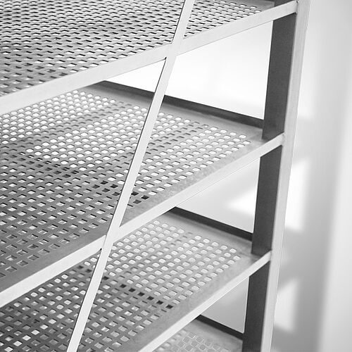 Ripening trolley for ham Type RW-P 8E, ID 16-63465.4, detail: fix welded perforated sheet each floor 