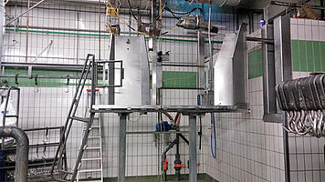 Schlachtpodeste mit Schürzenreinigungskabinette 