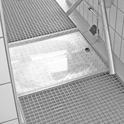Walkable stainless steel disinfection basin type DB-E for floor-level installation
