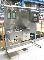 Hygiene wall on feet with dispenser for disposable hairnets