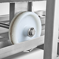 Detailfoto Radsicherung in Führungsschiene Transportgestell