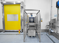 Pass-through washing system for standard trolleys in a food stuff industry (ID 18-63552)