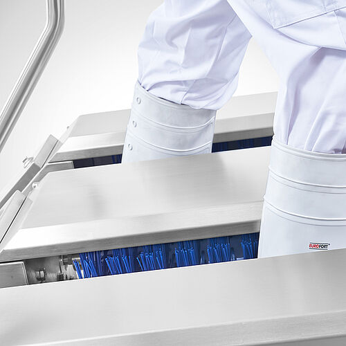 Walk-through boot cleaning machine Boot-Star II/11, Detail: Boot cleaning side view 