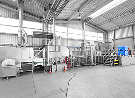 Pass-trough washing machine for big boxes in company Bioceval, Cuxhaven-Germany, ID 20-61969 