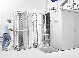 Bäckerei-Referenz: Kabinenwaschanlage Typ KWA-UDT (Bodeneben eingebaut) 