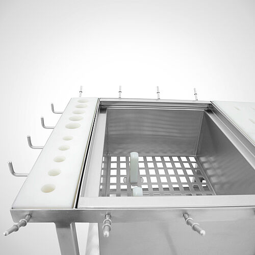 Cutting set/parts service trolley type STSW/1 99-60, Item No. 43.00.00.50 with one perforated sheet tray 