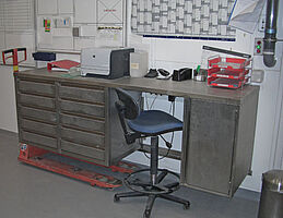 Wall-mounted writitng desk 