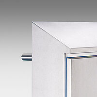 Wandschrank mit Wandabstandshaltern