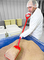 Ergonomic shovel with Schaufel with a small shovel blade Type SCH-K/K in red-color
