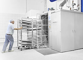 Bäckerei-Referenz: Kabinenwaschanlage Typ KWA-UDT (Bodeneben eingebaut) 