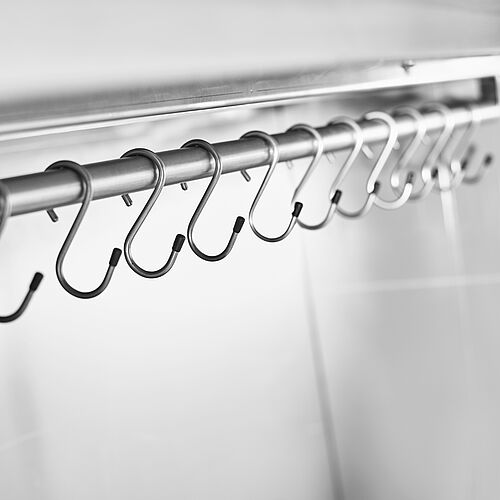 Interior: Clothes with rail and 13 sliding hooks