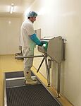Disinfection basin with 2 dripping zones (optional) and two-hand disinfection unit Type Desi-Control Highline 