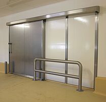 Impact protection rail for protection the sliding door 