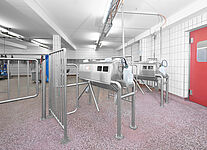 Entrance area hygiene station: 2-hand soap dispenser with turnstile in combination with railing and chicane 