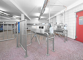 Entrance area hygiene station: 2-hand soap dispenser with turnstile in combination with railing and chicane 