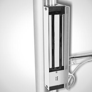 Flächenhaftmagnet-Verriegelung, Art.-Nr. 39.00.05.06, Ansicht Pfosten bei geöffnetem Tor 